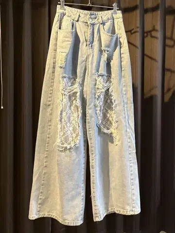 레이스 데미지 데님 팬츠 라이트 블루