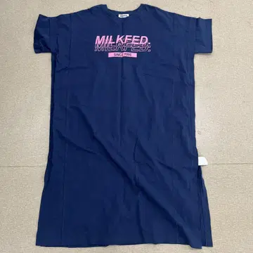 MILKFED. 네이비 로고 프린트 원피스