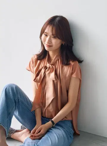 루니 보타이 도킹 풀오버 블라우스