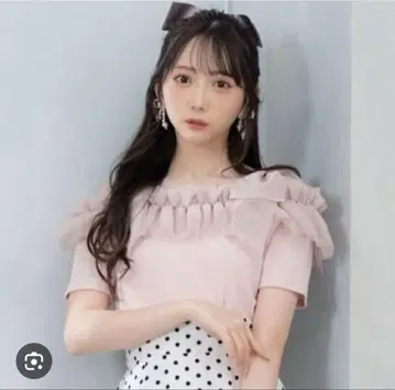 evelyn 튤 프릴 오프숄더 상의
