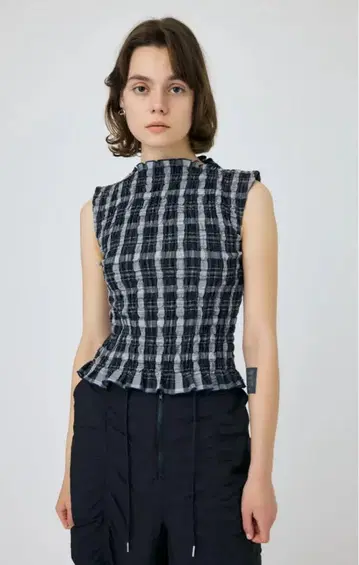 MOUSSY SHIRRING SLEEVELESS 상의 미사용 새상품