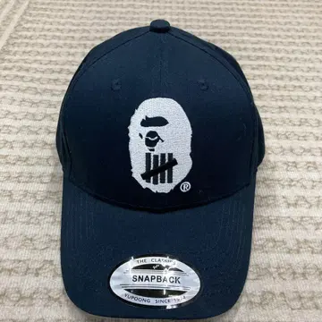 UNDEFEATED 네이비 스냅백 캡