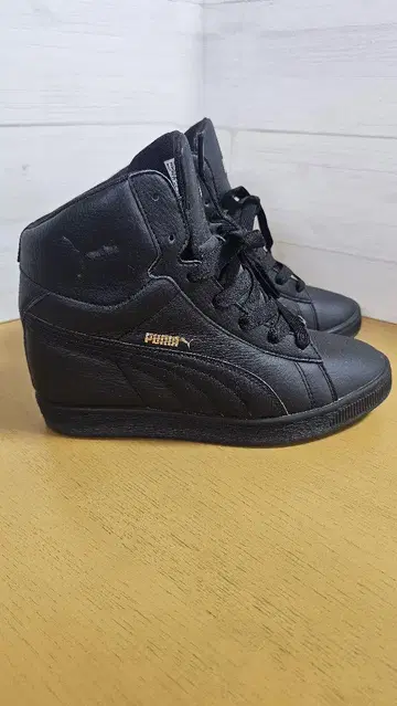 푸마 인힐 스니커즈 바스켓 팁투 24.5cm