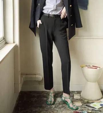 미라 오웬 백 밴딩 테이퍼드 팬츠