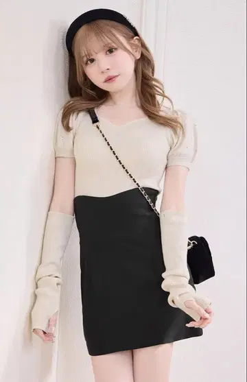 미셸 마카롱 NEW 허리 라인이 예쁜 슬림 레그 스커트 프리 사이즈 블랙