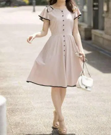 토코 클로젯 어깨 리본이 달린 배색 파이핑 원피스 리놀