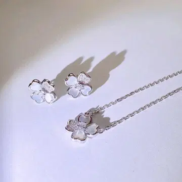 클로버형 목걸이와 귀찌 세트