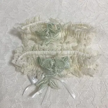 사에라 히스 크로네 꽃 모티브와 레이스 팔 암
