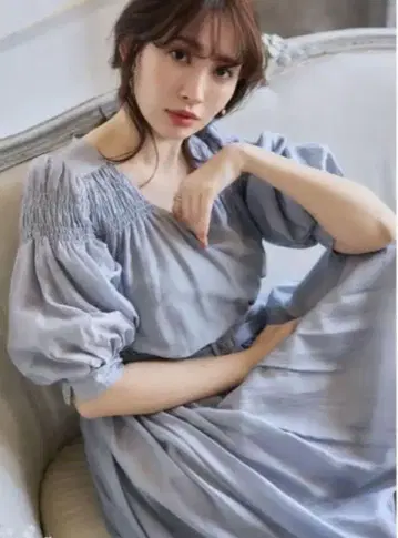 헤르리프토 에어리 볼륨 소매 드레스
