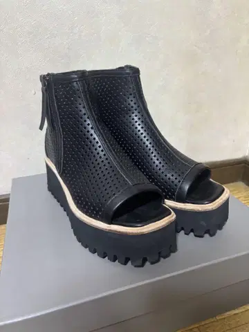 새상품급 키다리 아저씨 통굽 메쉬 부츠 샌들