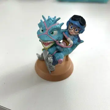 HG Dr 슬럼프 아라레와 공룡 피규어