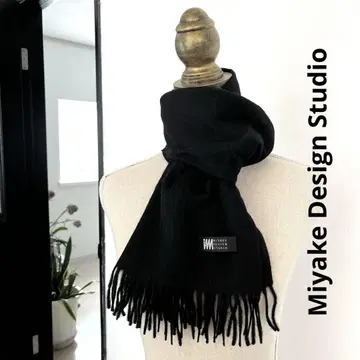 Miyake Design Studio 블랙 머플러