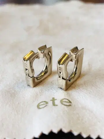 ete 로우 허그 귀걸이 스퀘어/로우 브라운 골드 RBG 케이스 포함