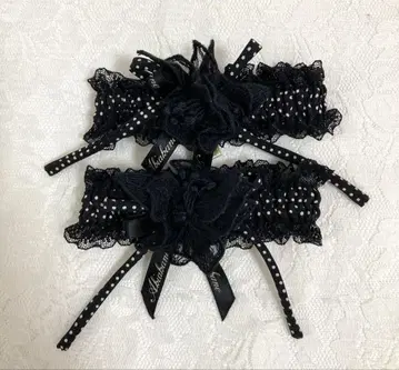 사에라 아키아카네 도트 무늬, 꽃과 레이스 팔 암