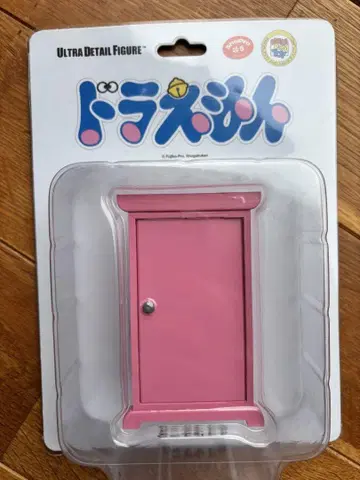 어디로든 문 UDF 피규어