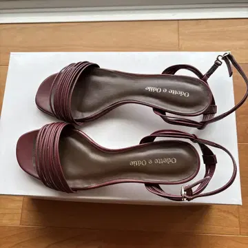 Odette e Odile 버건디 샌들 23cm