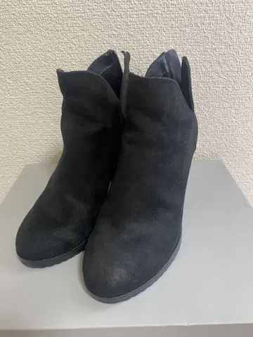블랙 스웨이드풍 앵클부츠 하이힐
