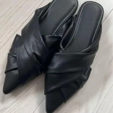 새상품 Mila Owen 크로스 스트랩 샌들 23.5cm/블랙
