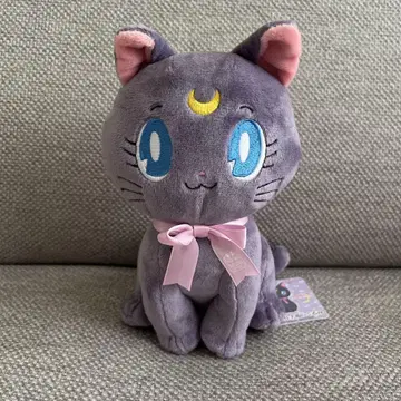 세일러문 25th 스토어 오리지널 앉은 루나 봉제 인형