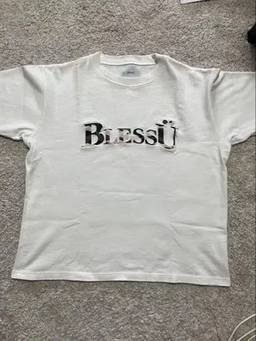 Blessed 카모플라쥬 로고 티셔츠 화이트