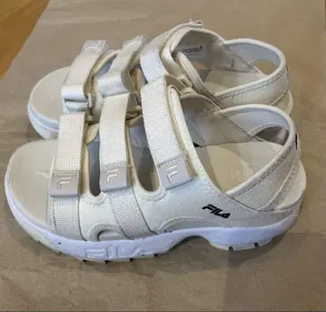 휠라 화이트 스포츠 샌들 24cm