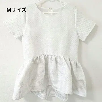 Monique 자카드 원단 페플럼 탑 라메 화이트