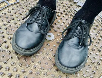 블랙 가죽 레이스업 슈즈
