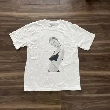 biotop 케이트 모스 티셔츠