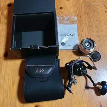 DAIWA SALTIGA 낚시릴 케이스 포함