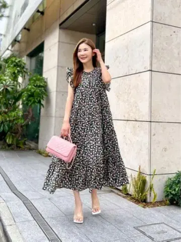 오블리 플라워 프릴 원피스 블랙