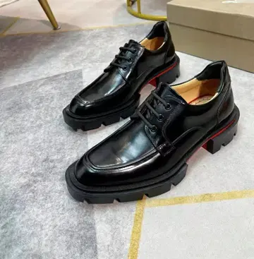 크리스찬루부탱 통굽 가죽 비즈니스 슈즈 블랙
