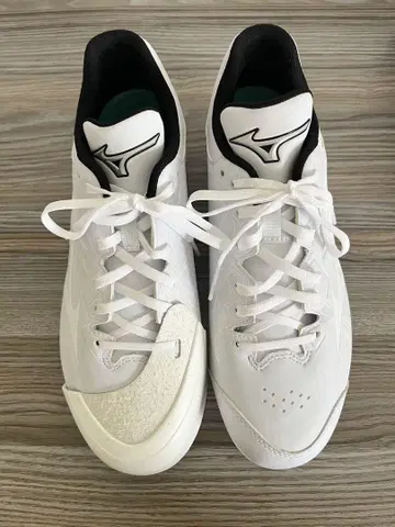Mizuno 화이트 스파이크 슈즈