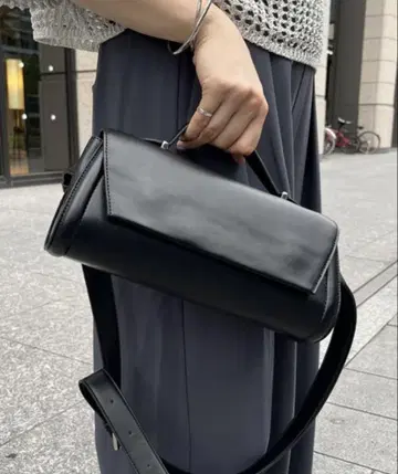 DouDou 카프리슐레 마쥬 롤 백 블랙