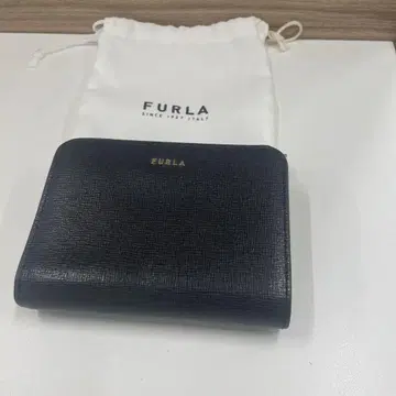 훌라 블랙 가죽 접이식 지갑