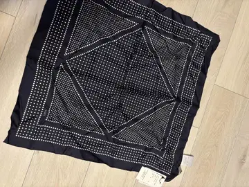 새상품 yori 도트 무늬 네이비 스카프 사이즈 F