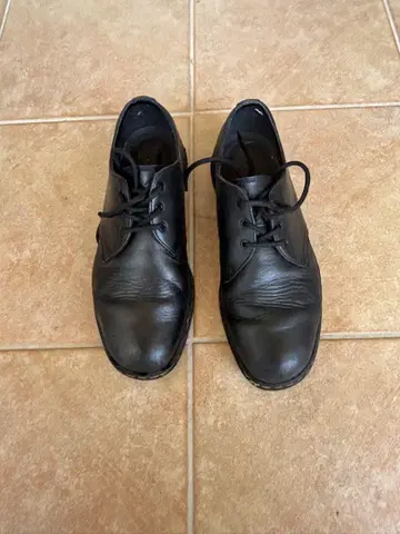 Dr.Martens 홀 신발