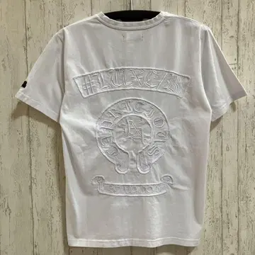 LUXE/R 원형 로고 자수 반팔 티셔츠
