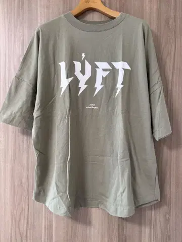 LYFT 카키 티셔츠 M 사이즈