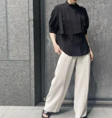 UNITED TOKYO 블랙 반소매 셔츠