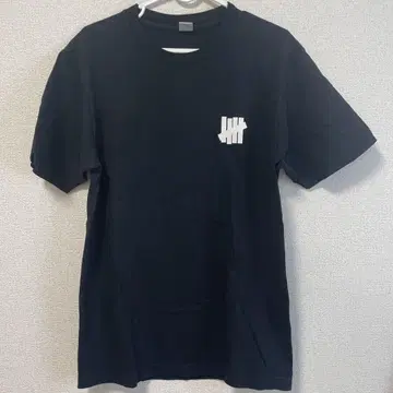 UNDEFEATED 티셔츠