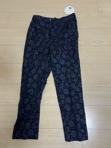 Chesty 택 포함 새상품 네이비 자카드 팬츠