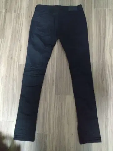 NO ID. 데미지 스키니 데님