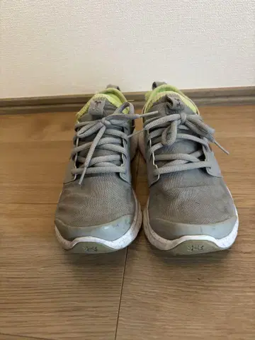 언더아머 러닝 스니커즈 23.5cm 그레이