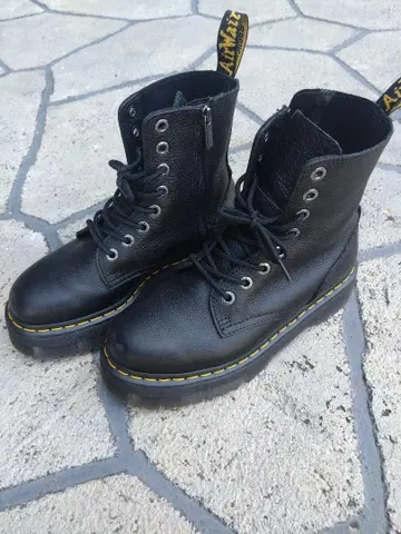 닥터 마틴 워크 부츠