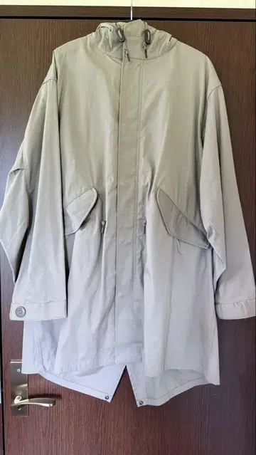 베이지 모즈 코트 후드 부착