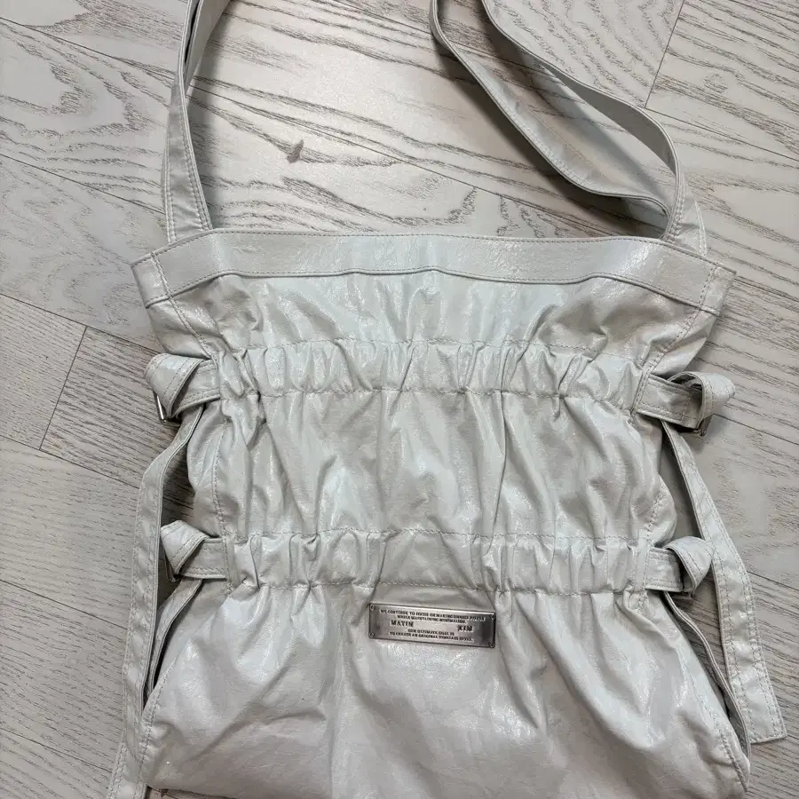 ショルダーバッグ・ポシェット [MATINKIM]accordion mini bag in silver Matin Kim Accordion Mini Bag Silver - SS25 - US