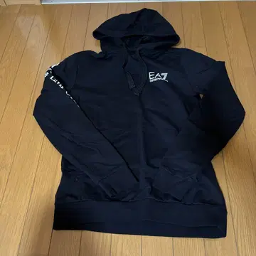 EA7 Emporio Armani 블랙 후드티