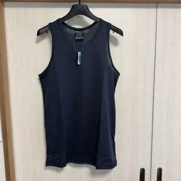 BACK CHANNEL TANK TOP 백 채널