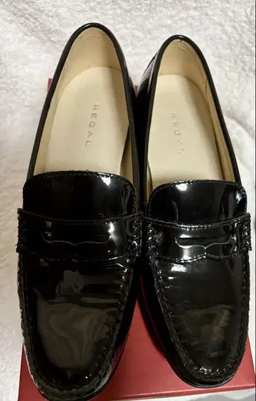 새상품 REGAL 리갈 에나멜 여성용 신발 24cm EE