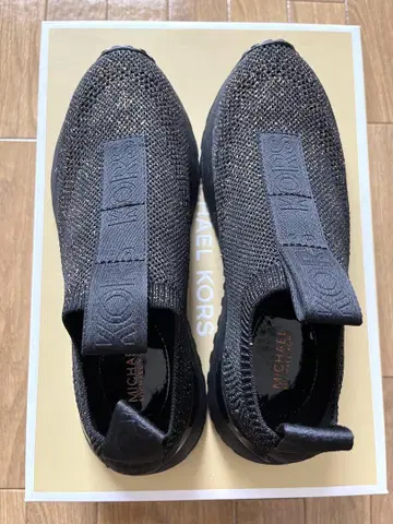 새상품 마이클코어스 블랙 슬립온 라메 5M 22cm